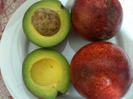 GreenInside.Closeup.RedAvocado